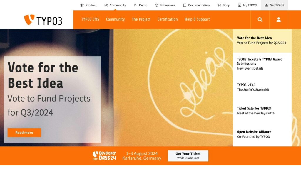 Screenshot der TYPO3-Website mit einem Banner mit „Vote for the Best Idea“, Optionen für T3CON-Tickets und TYPO3 v13.1 – alles optimiert für die Website-Performance. Entdecken Sie die Developer Days 2024 in Karlsruhe, Deutschland, mit Links zu weiteren Details zur Steigerung der Effizienz Ihrer Website.